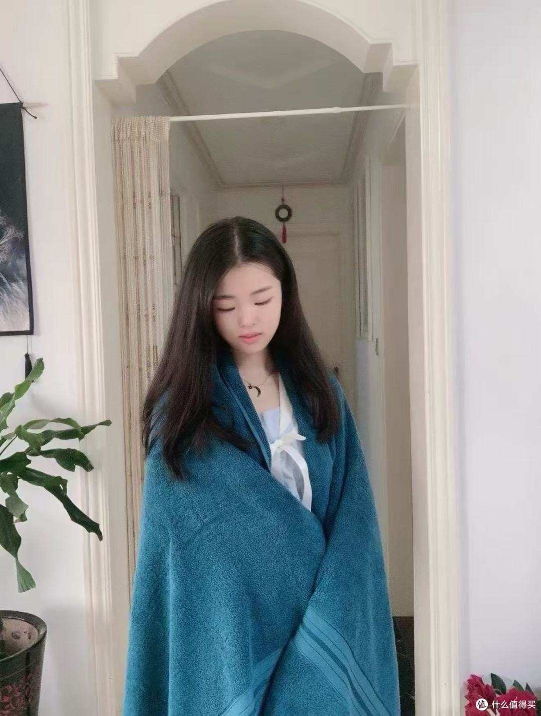 吸水速度惊人,这条加厚浴巾三秒擦干全身