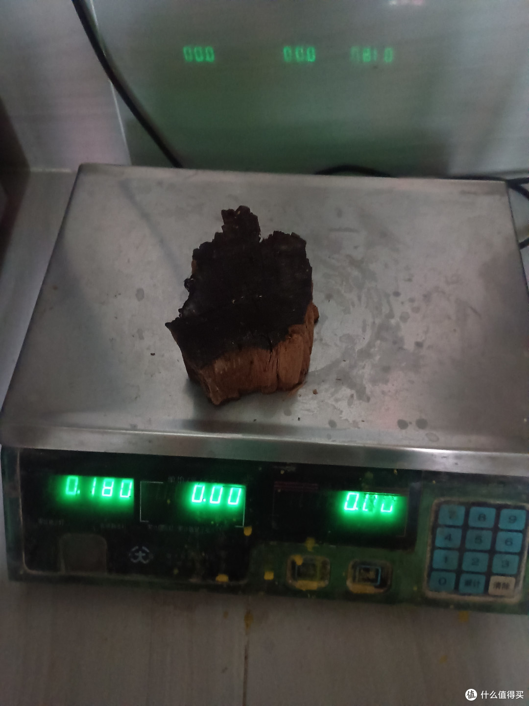这块也是差不多体积含水量更大的，分量也更重（但是也是干了至少3个礼拜以上的甚至可以说半年以上）