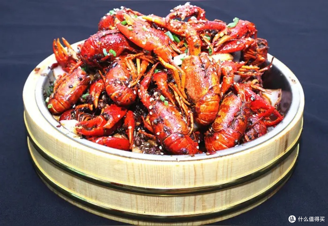 油焖大虾：红亮鲜香，一席人间至味