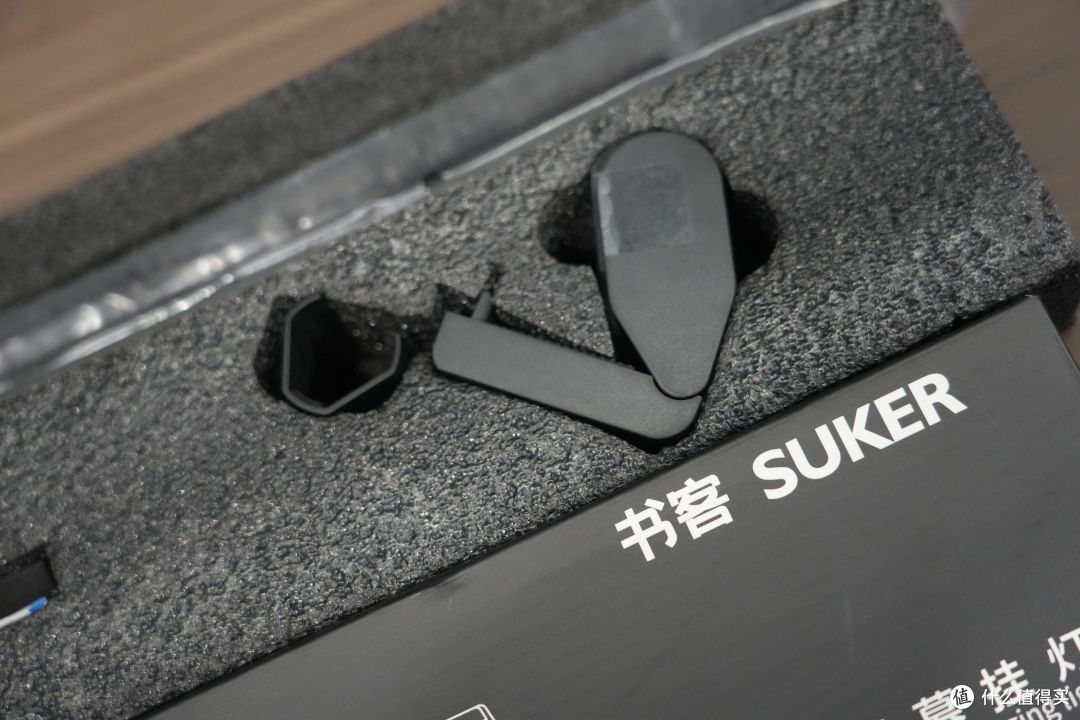 书客SKR1屏幕挂灯实测:用了这段时间,我终于告别了眼药水瓶子