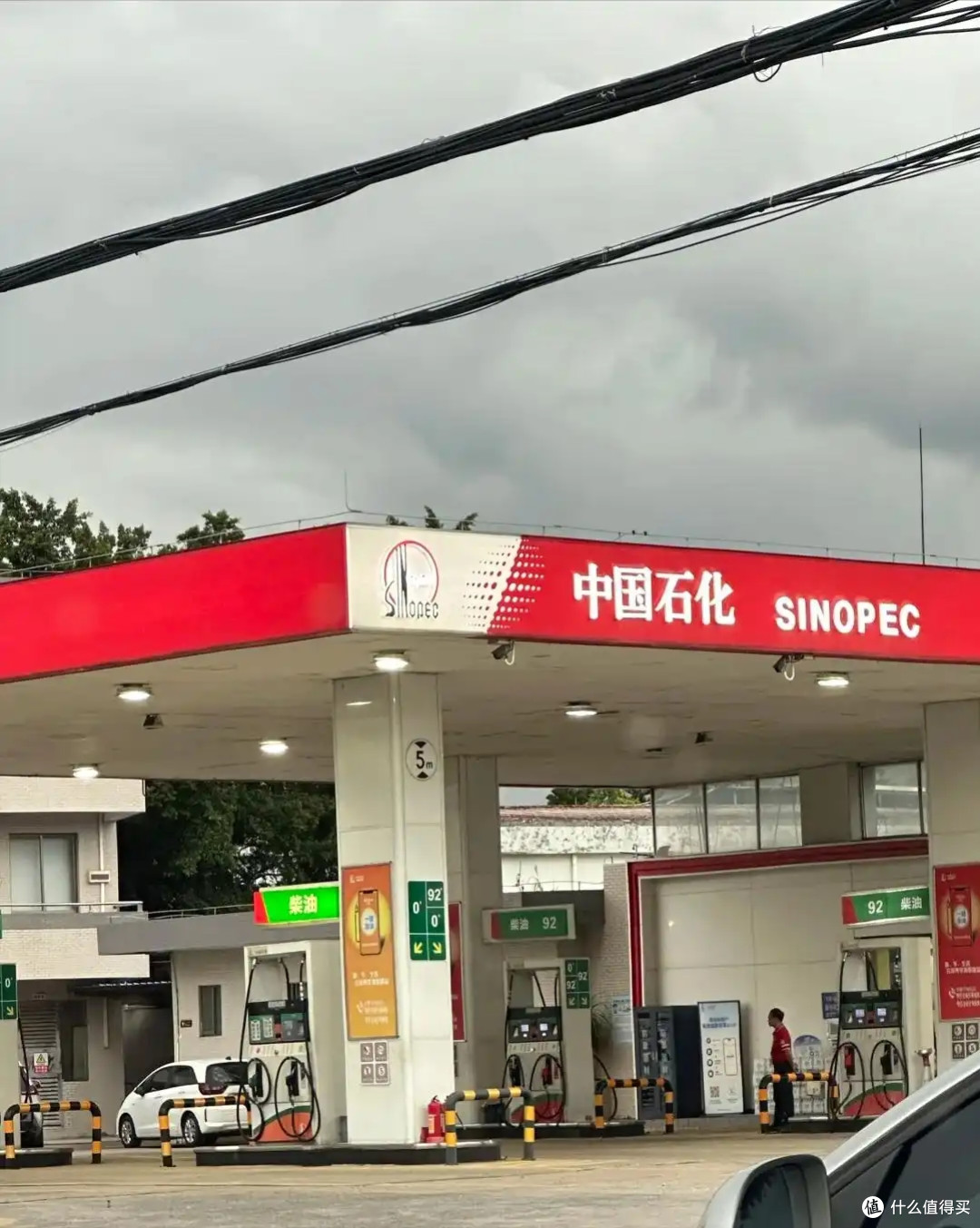 告诉大家1个坏消息：加油站或将出现3大怪象，值得每个人深思