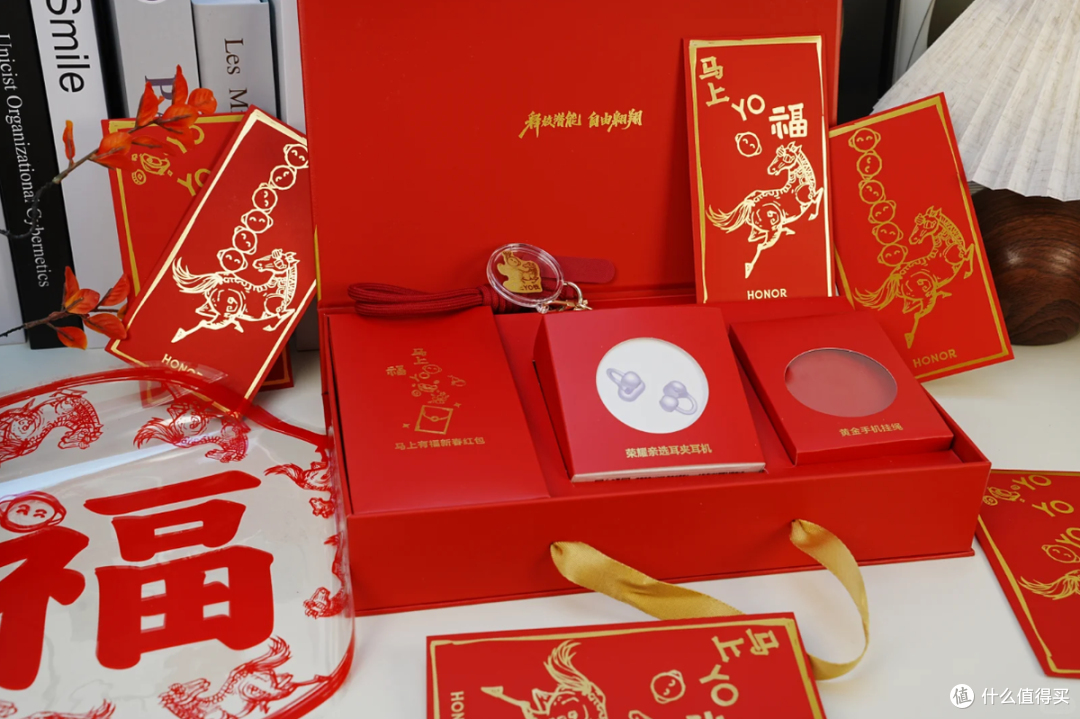 大量荣耀新春礼盒流入二手鱼,里面有蓝牙耳机+纯金挂绳,最低231