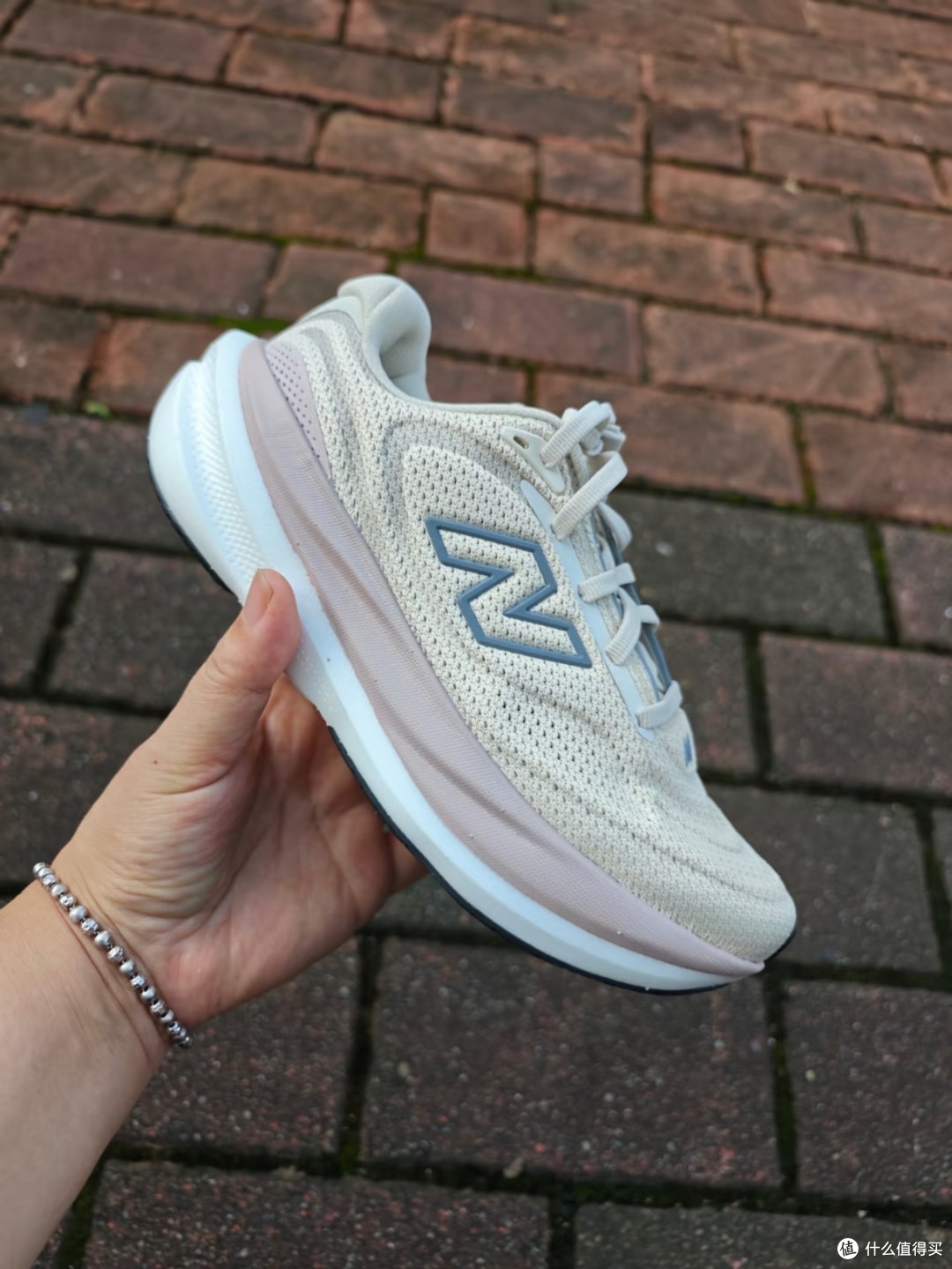 New Balance缓震训练跑鞋✨通勤脚感无敌，温柔配色潮流感拉满