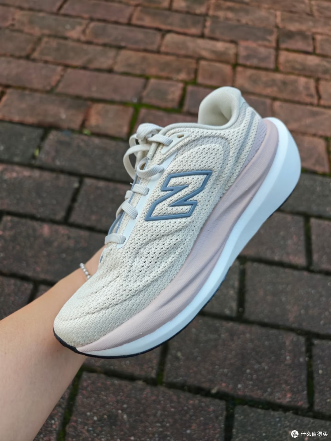New Balance缓震训练跑鞋✨通勤脚感无敌，温柔配色潮流感拉满