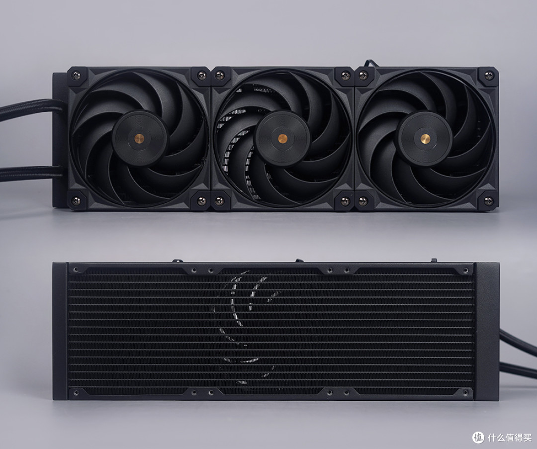 复古皮囊，当代内脏，银昕 FLP03 复古 MATX 机箱的装机效果展示