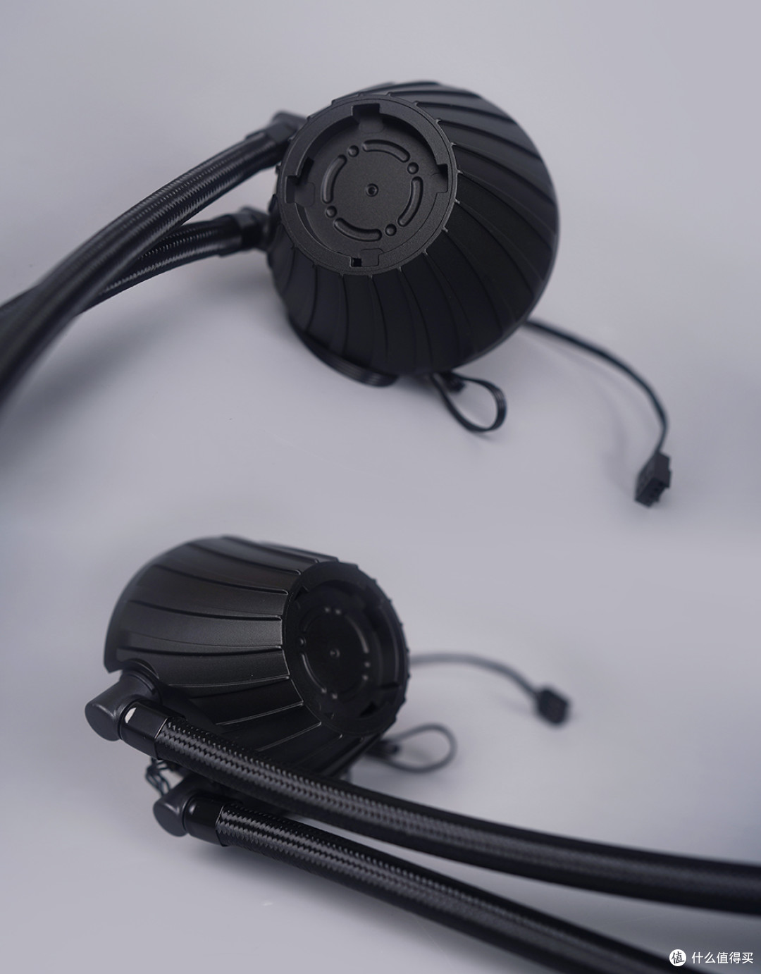 复古皮囊，当代内脏，银昕 FLP03 复古 MATX 机箱的装机效果展示