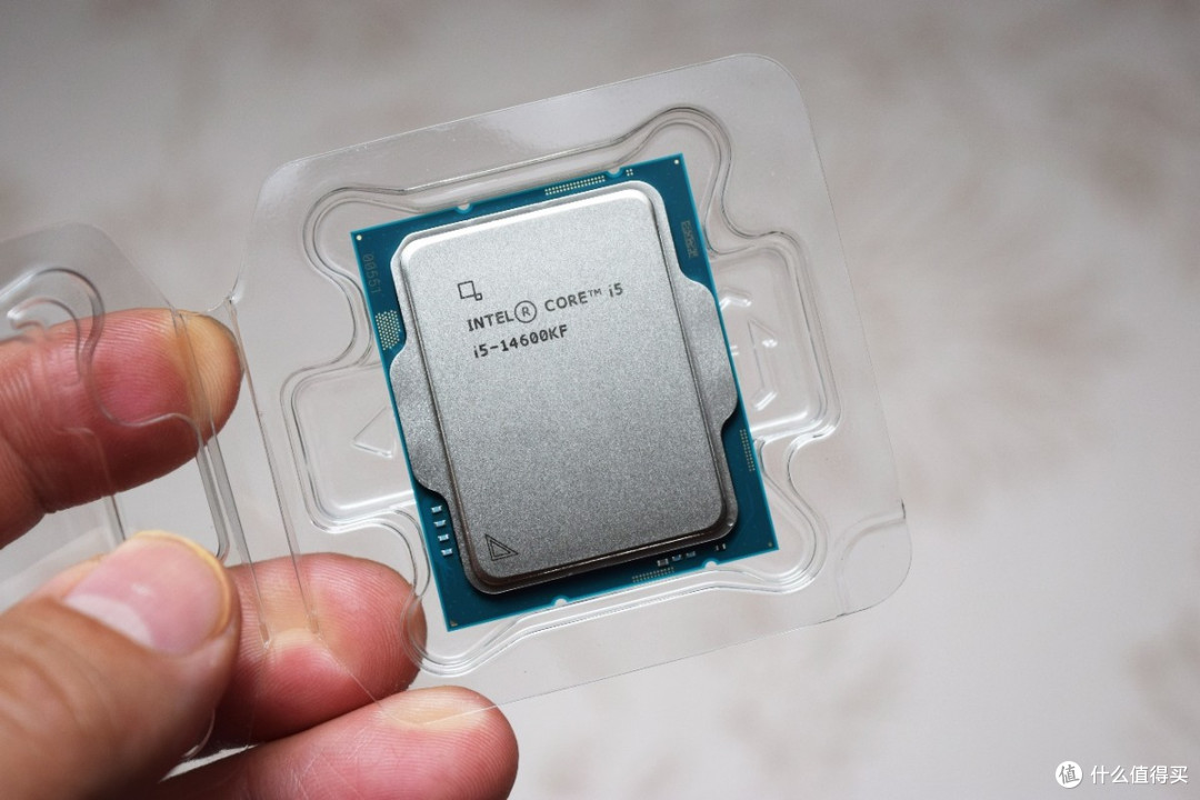 同一款RTX5070显卡在intel D4平台与D5平台的性能差异有多大?