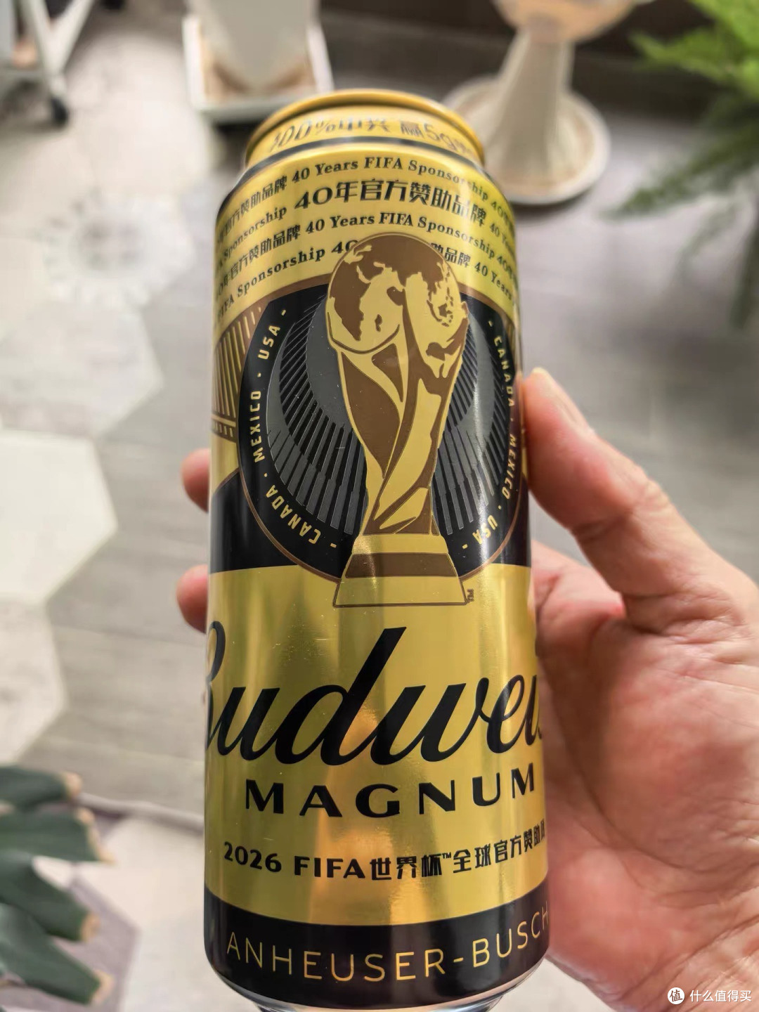 百威美式啤酒下班后通过小罐啤酒缓解精神紧绷