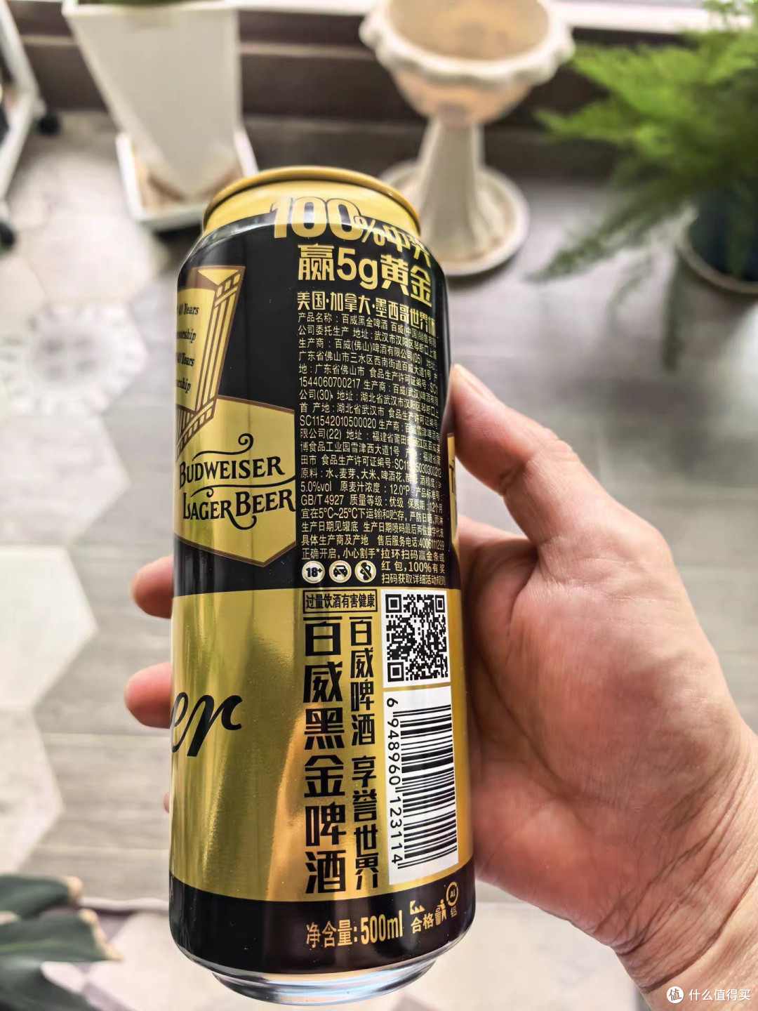 百威美式啤酒下班后通过小罐啤酒缓解精神紧绷