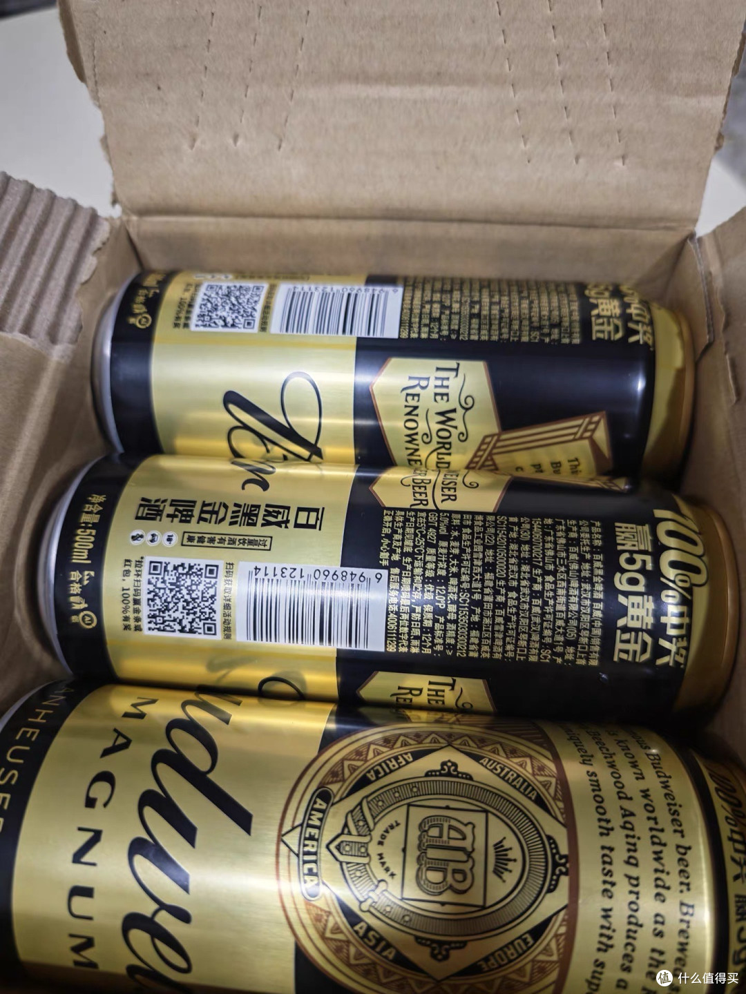 百威美式啤酒下班后通过小罐啤酒缓解精神紧绷