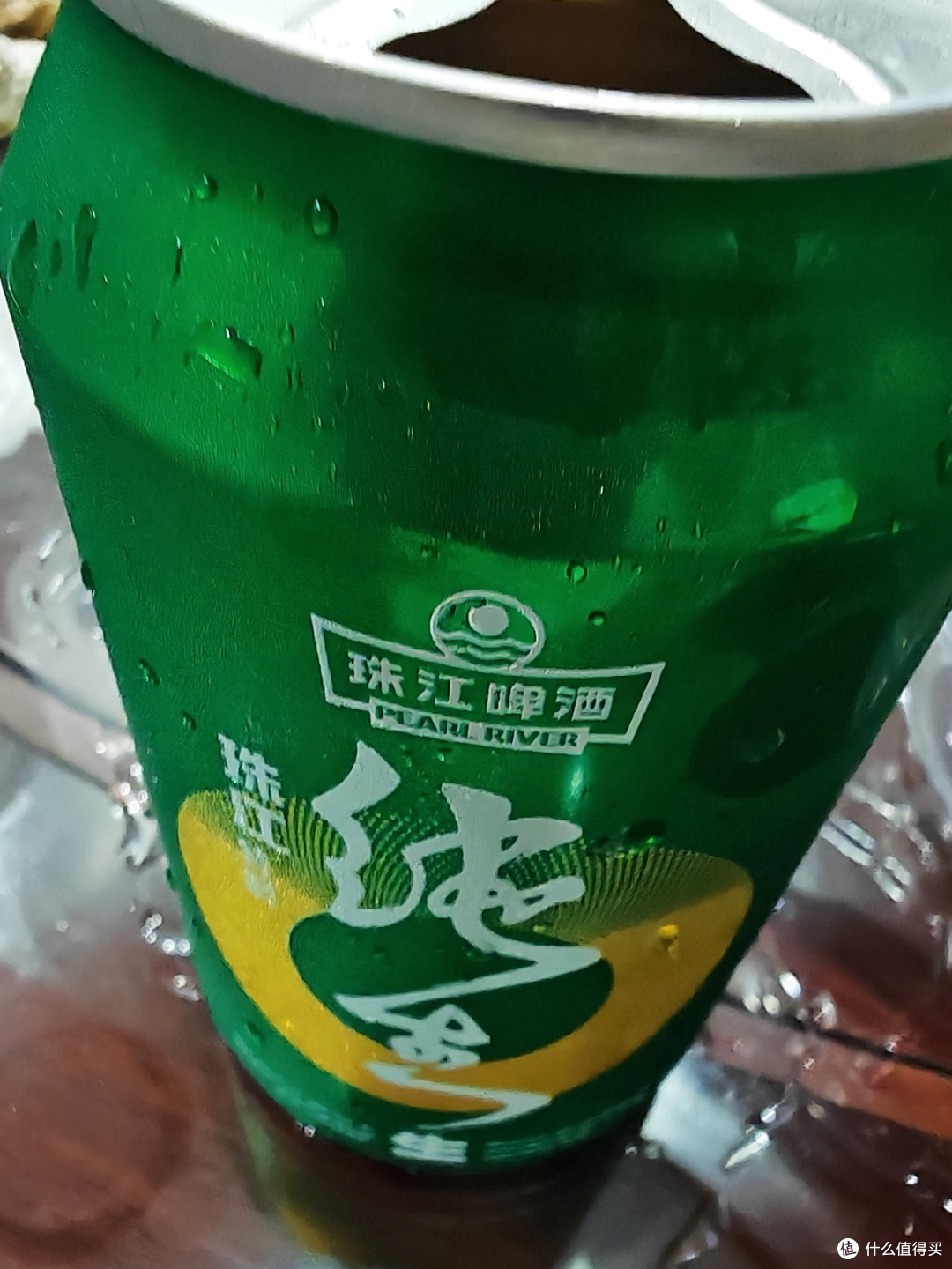 下班后伴随着晚风微醺，唯有冰啤酒最适配松弛的人间烟火