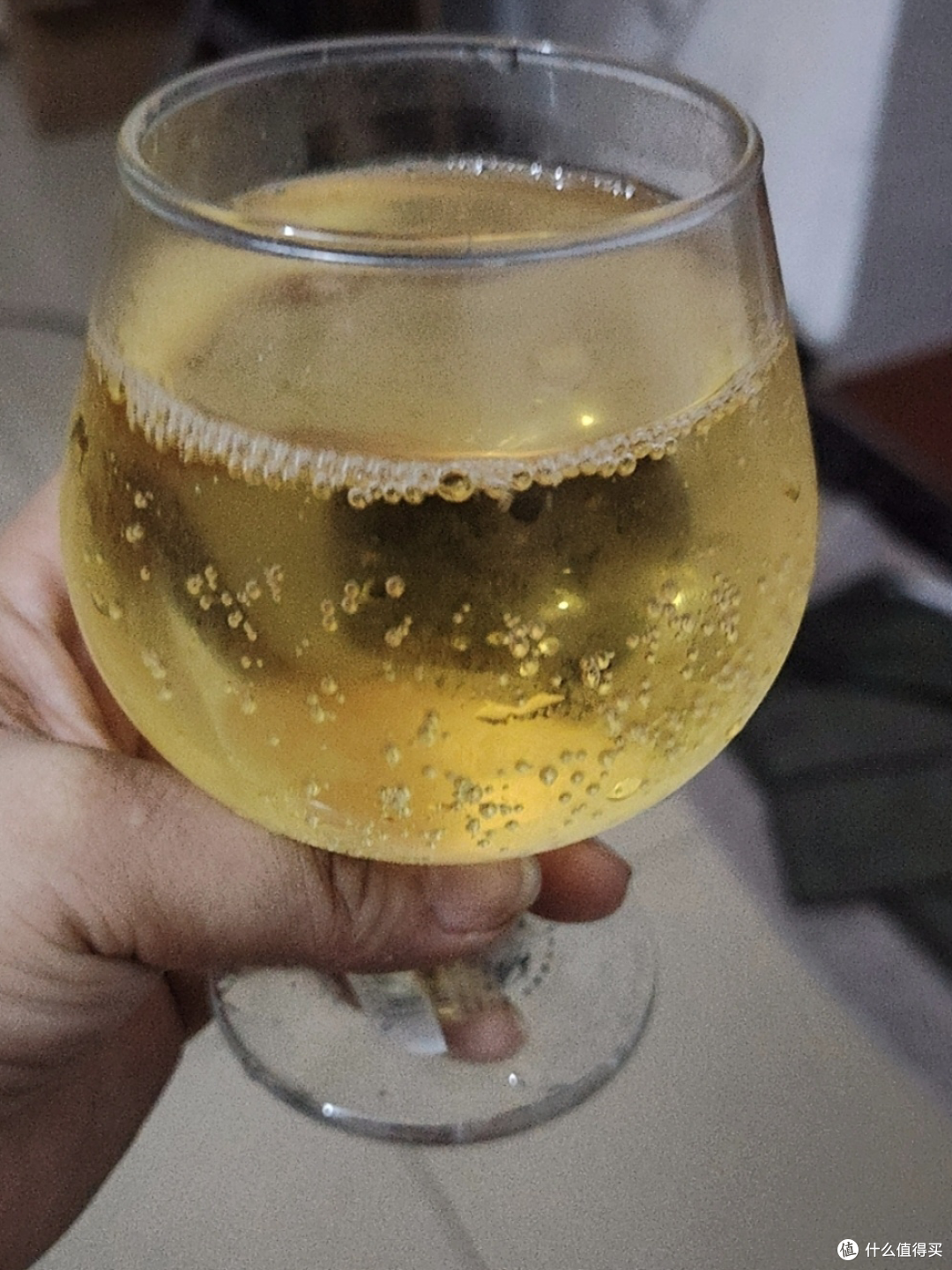 下班后伴随着晚风微醺，唯有冰啤酒最适配松弛的人间烟火