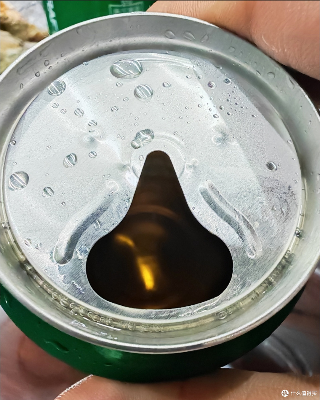 下班后伴随着晚风微醺，唯有冰啤酒最适配松弛的人间烟火