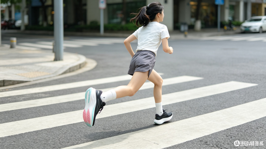 谁说女生跑鞋只看颜值?这双安踏冠军5代,我替你们磨了15公里!