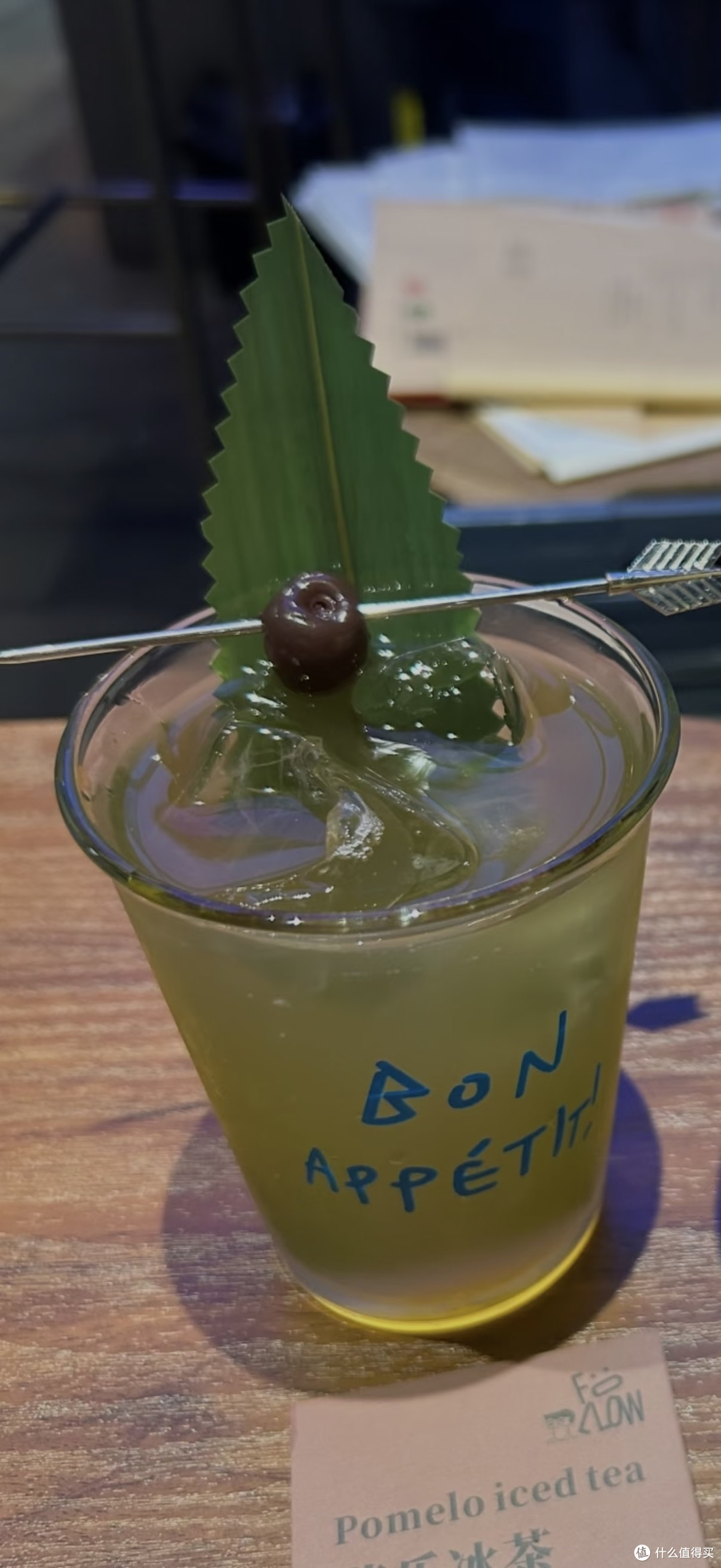 下班后独处微醺的白酒选择