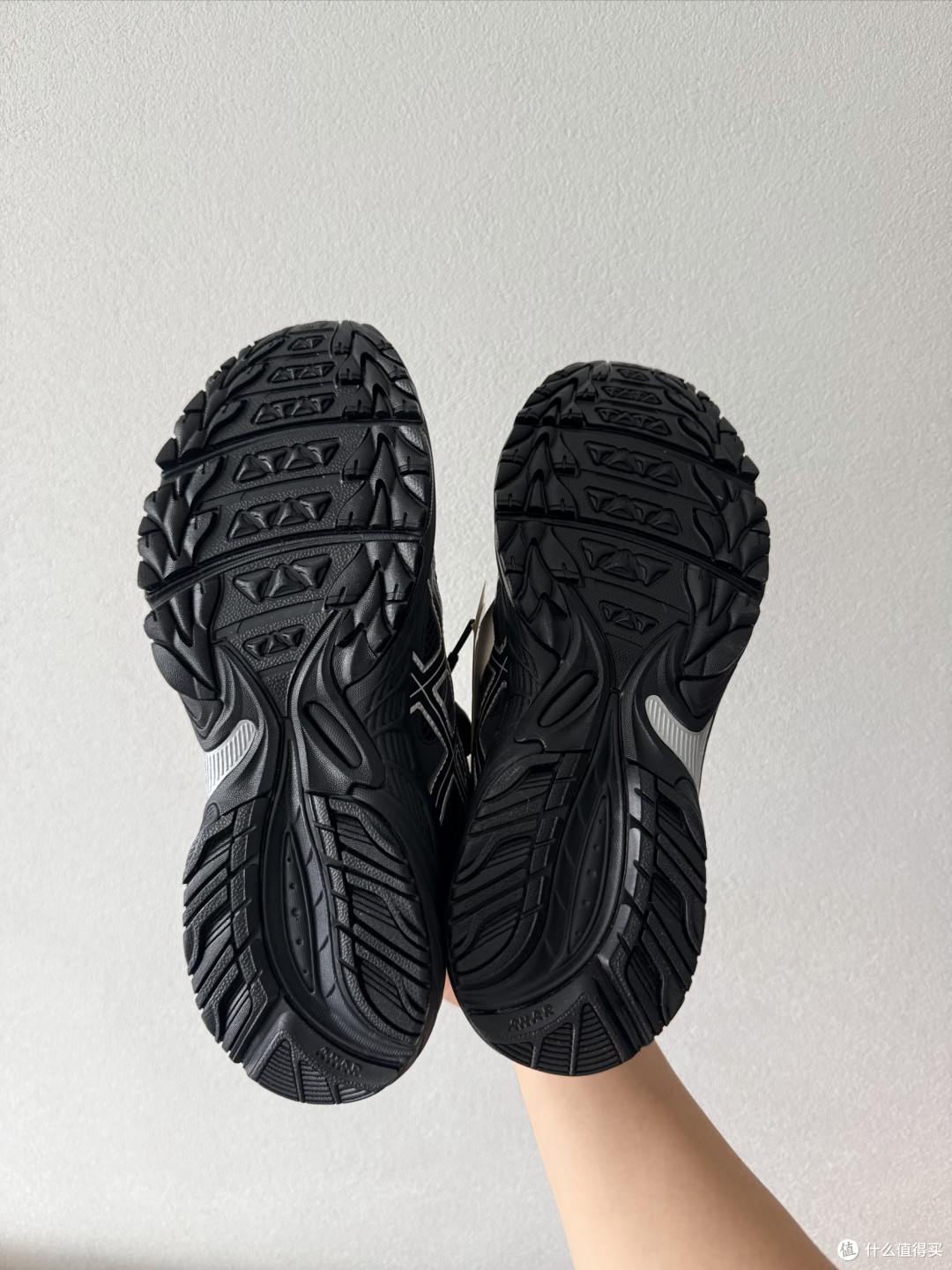 不吹不黑,这双ASICS黑银跑500公里后,我实话实说🦶