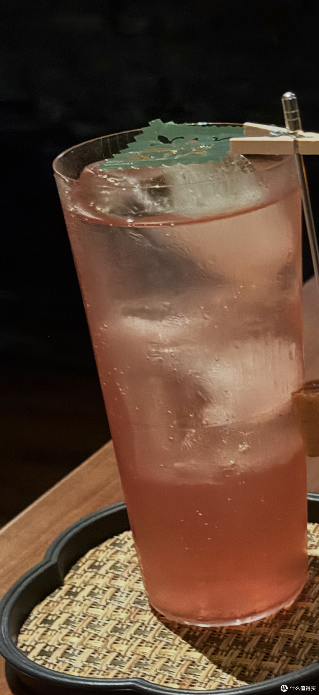 下班后独酌泸州老窖的放松时刻