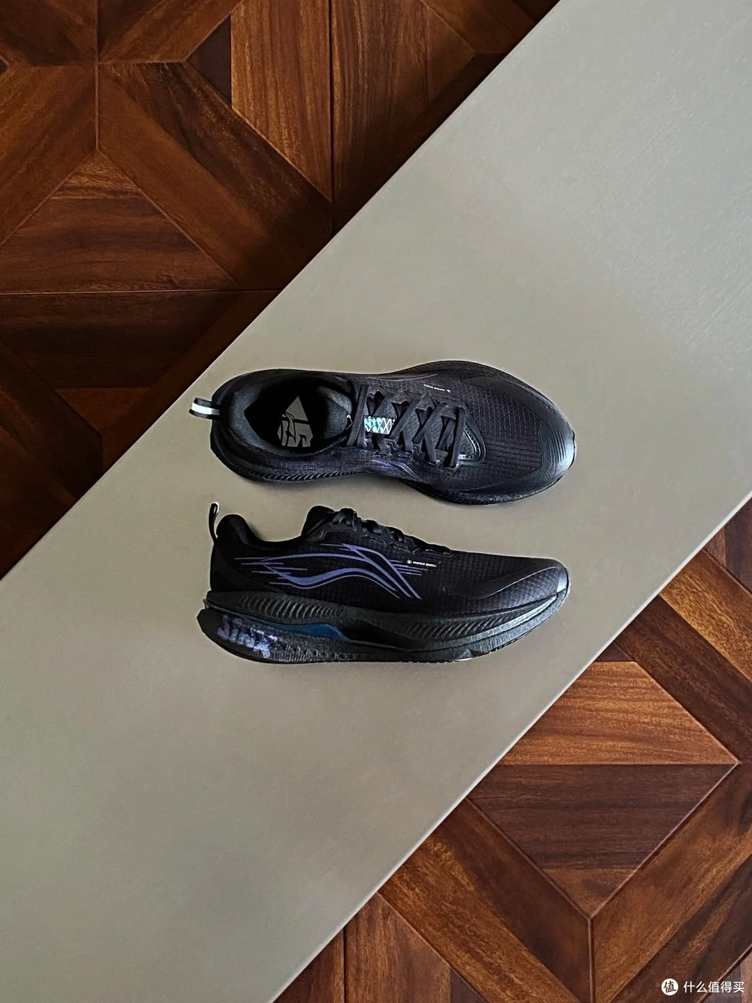 秋冬跑鞋挖到宝|李宁吾适 6 防护版,雨天通勤慢跑都能打