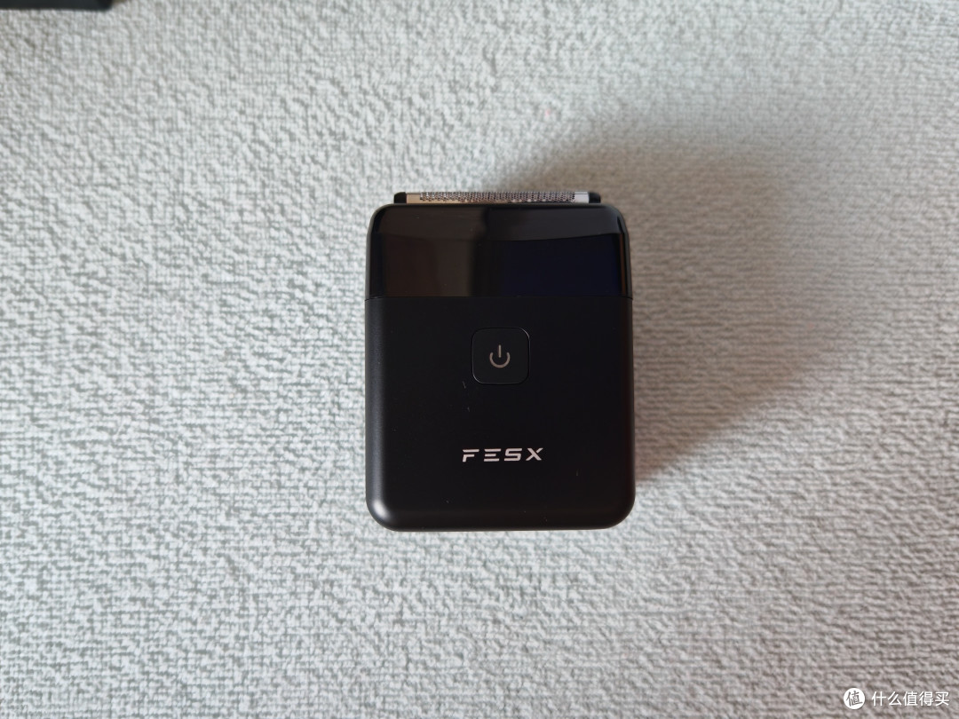 测评 FESX 剃须刀，200 元内超硬核配置，进口五刀头往复式硬核配置真的香哭