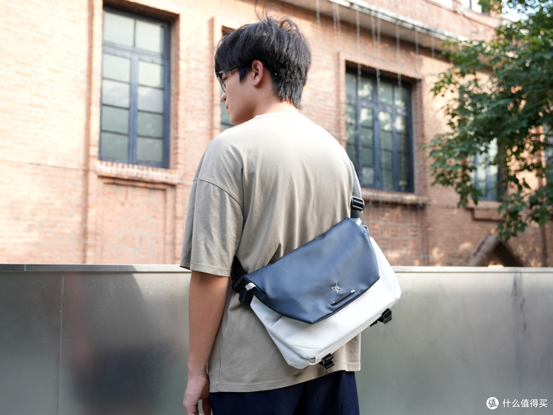 斜挎包也能有如此多“黑科技”！？光影星行星云2秀给你看