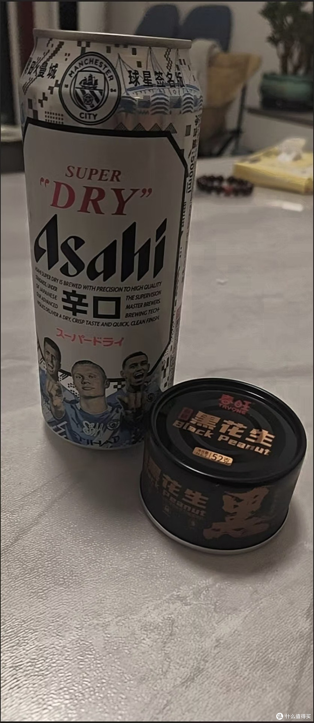 夏夜独处时的清爽饮酒时刻