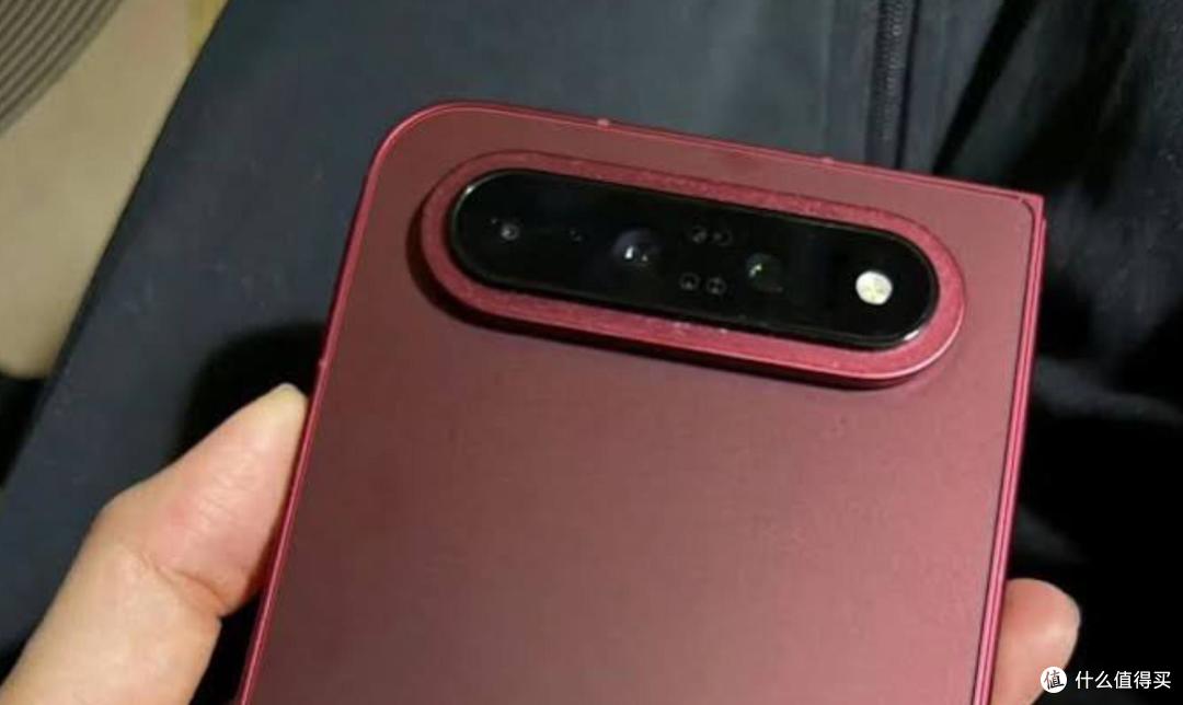 小米18 Fold也走宽折叠?小米18 Fold曝光:2亿主摄+玄戒O3自研芯