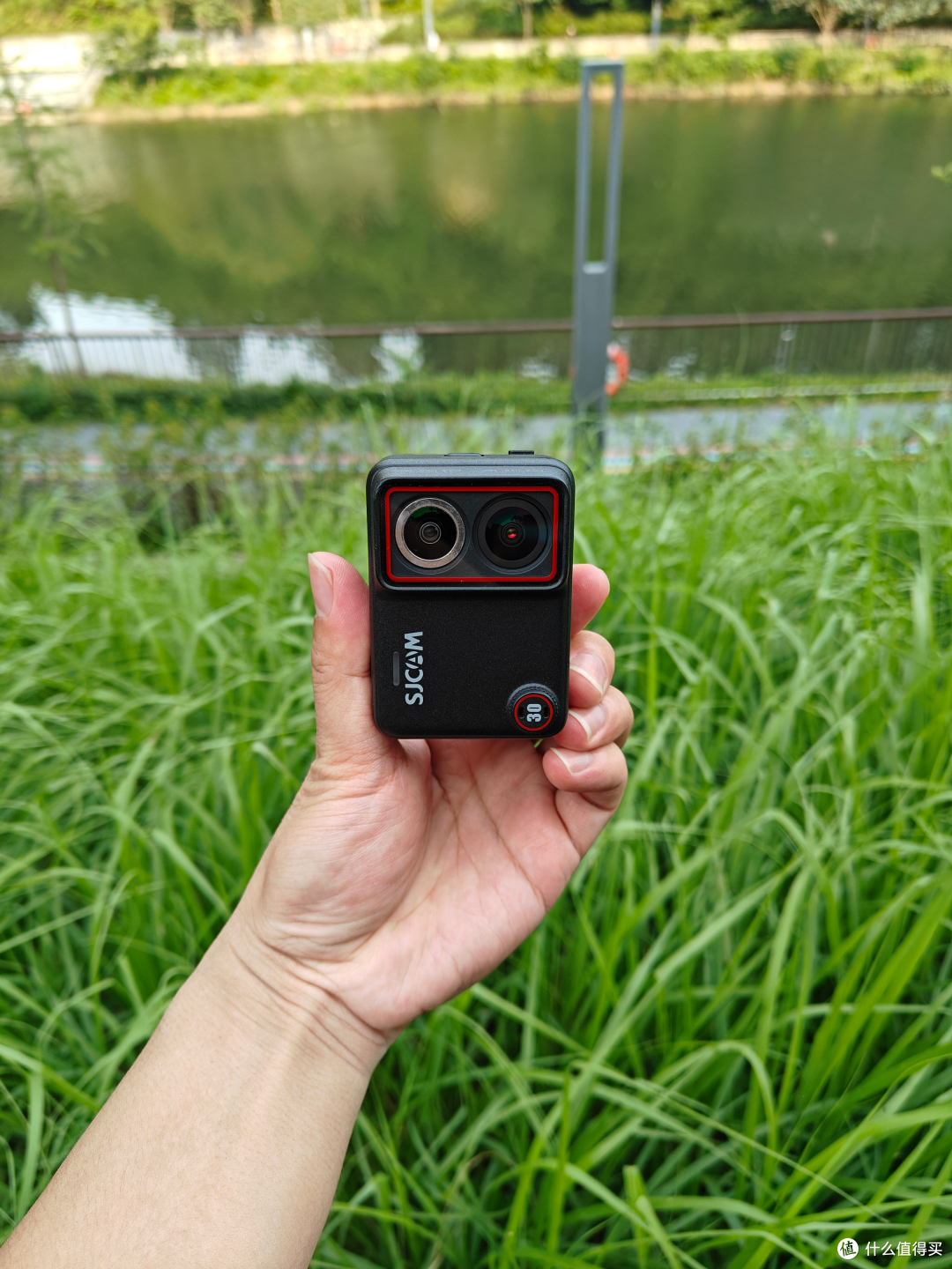 日常记录、户外 Vlog 选什么相机?大疆影石之外,速影给出新答案