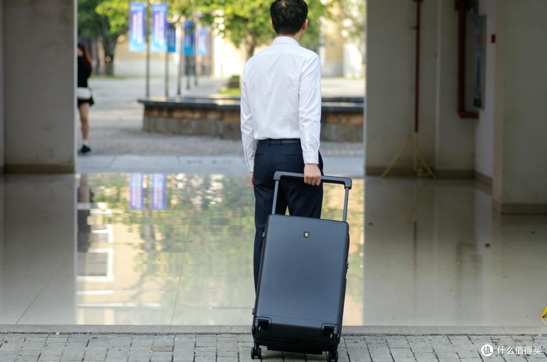 后悔没早买!一步到位的高品质旅行箱-地平线8号大旅行家