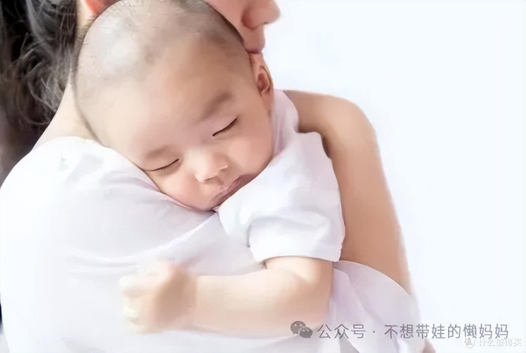横抱哭竖抱笑，宝宝为什么这么喜欢竖着抱？医生:宝宝在长脑子