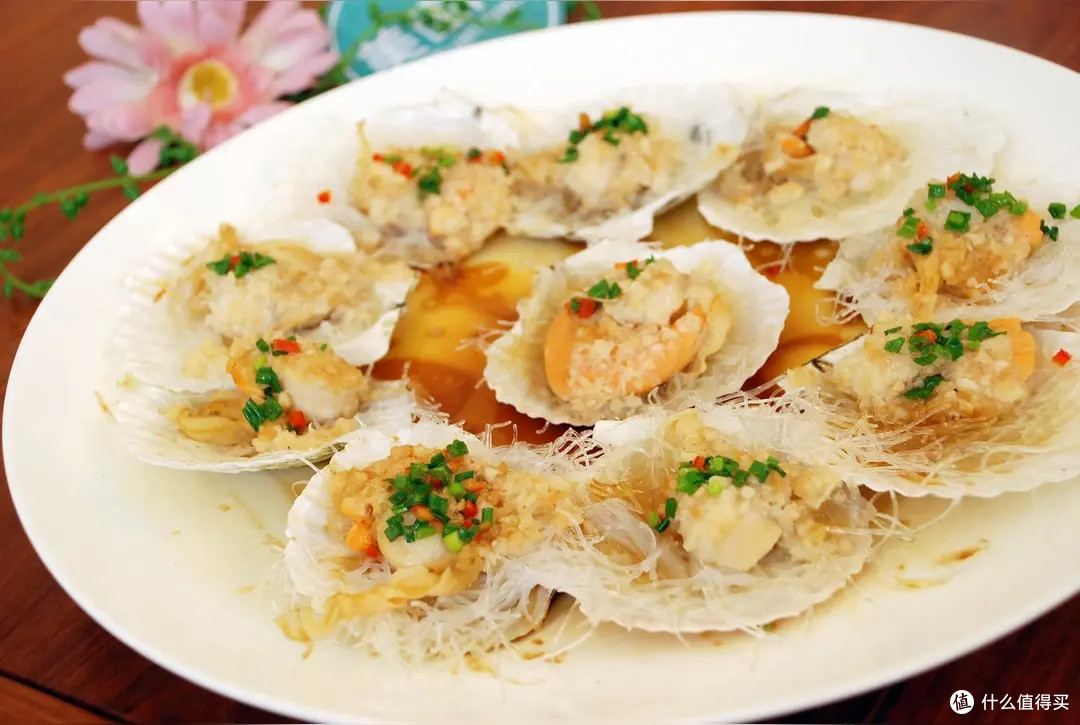 蒜蓉粉丝蒸扇贝：海味与蒜香的相逢