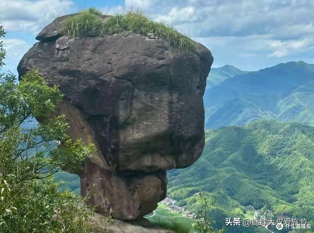 黄皮粗糙脸适合素颜霜,想自然提亮又显细腻我会先看看品牌的底子