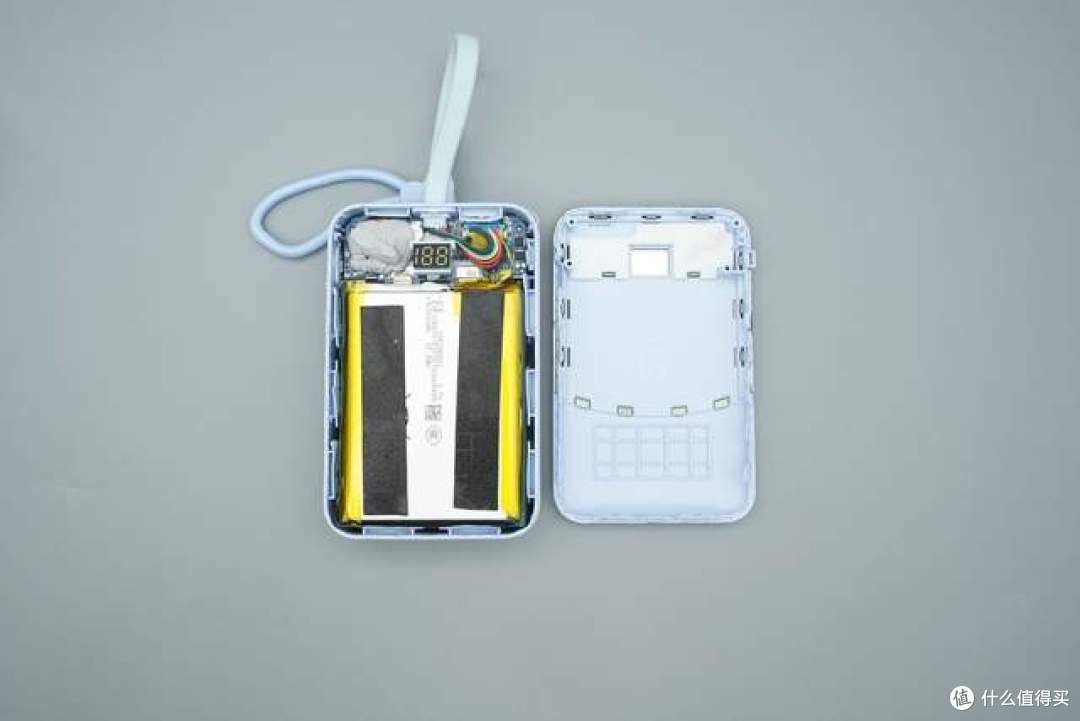 自带编织线+APP看电芯健康，京东京造55W 20000mAh移动电源拆解