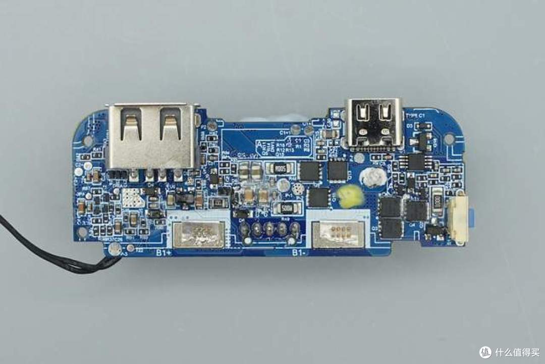自带编织线+APP看电芯健康，京东京造55W 20000mAh移动电源拆解