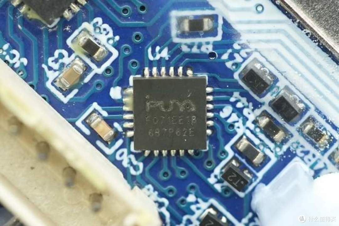 自带编织线+APP看电芯健康，京东京造55W 20000mAh移动电源拆解