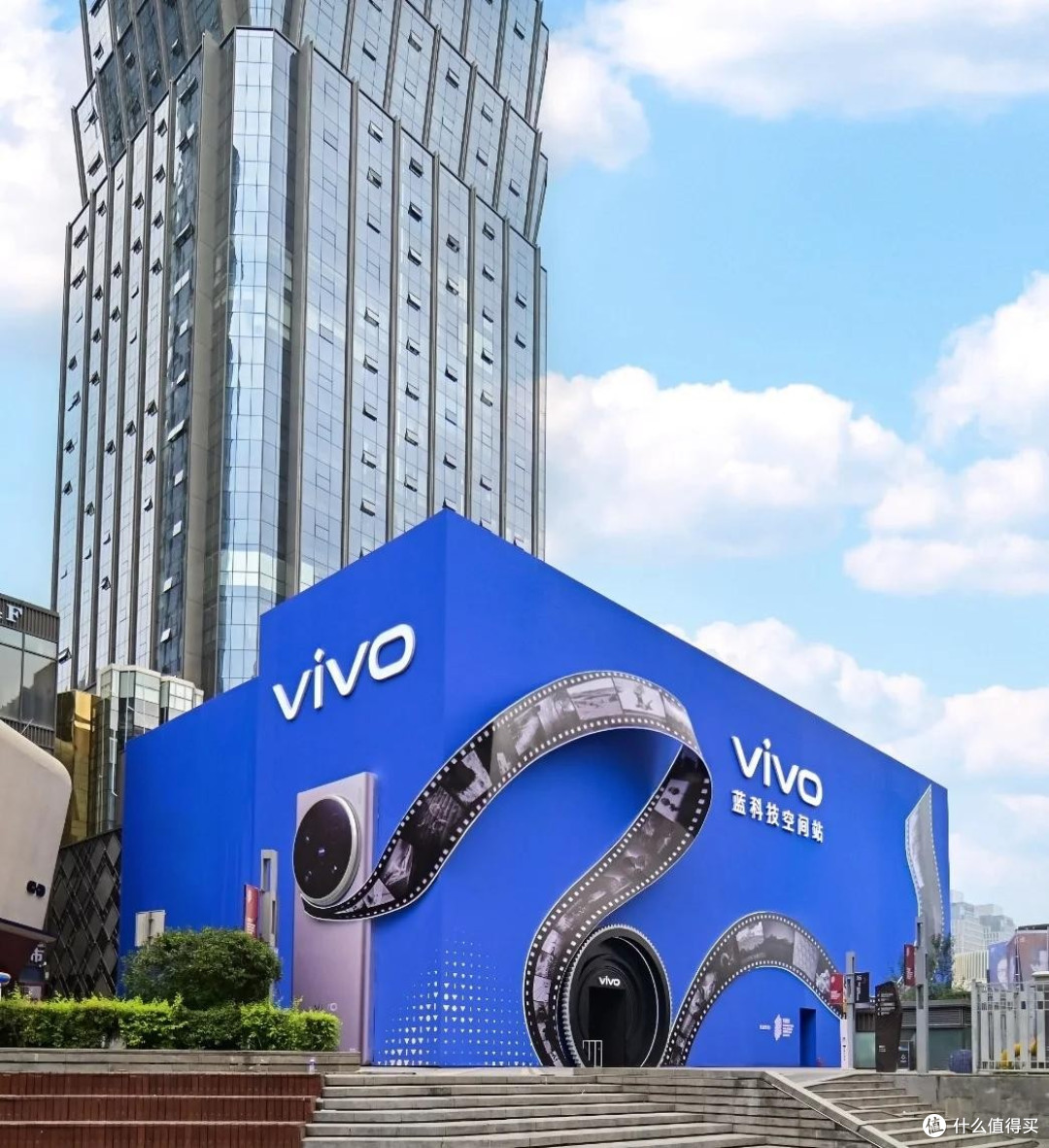 vivo X500 Pro 6299元，比OPPO贵600，比小米贵300，值在哪？