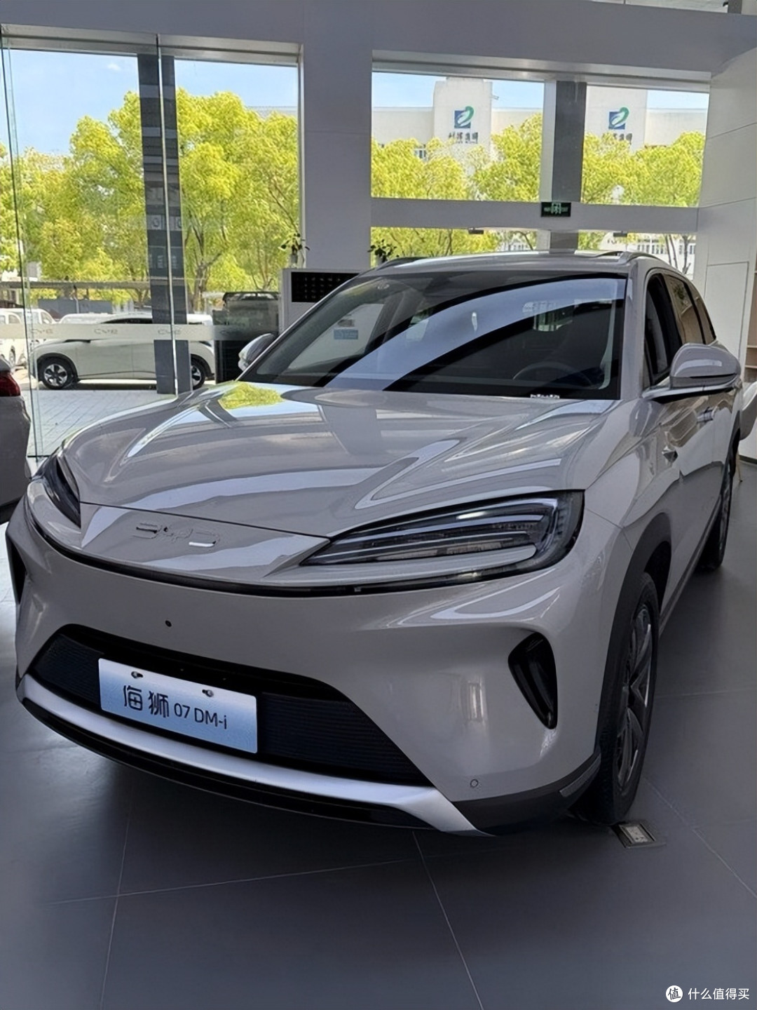 理想L8比海狮07贵近20万,多花20万换冰箱彩电大沙发,值吗?