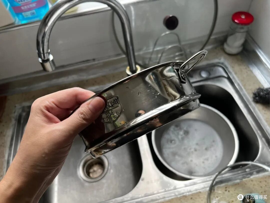 被网友的「锅子清洁大法」惊呆了!用了10多年,依旧干净锃亮