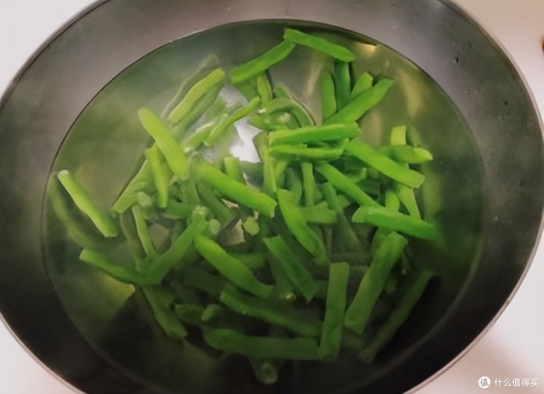 焯水毁了多少菜?90%的人第一步就错了,难怪你做的菜又老又难吃