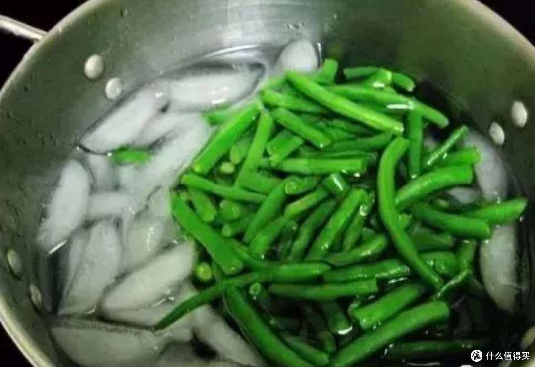 焯水毁了多少菜?90%的人第一步就错了,难怪你做的菜又老又难吃