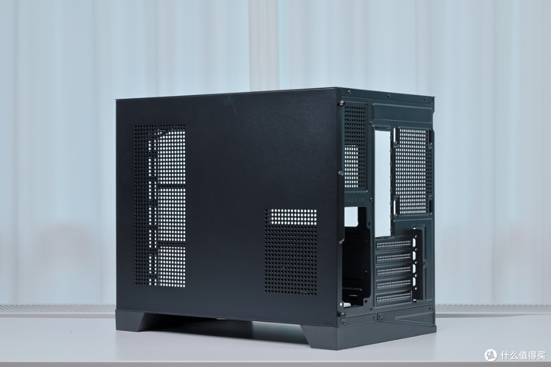 9850X3D+5080星曜+48G内存，预算2.4W+搞定黑色高性能海景房主机