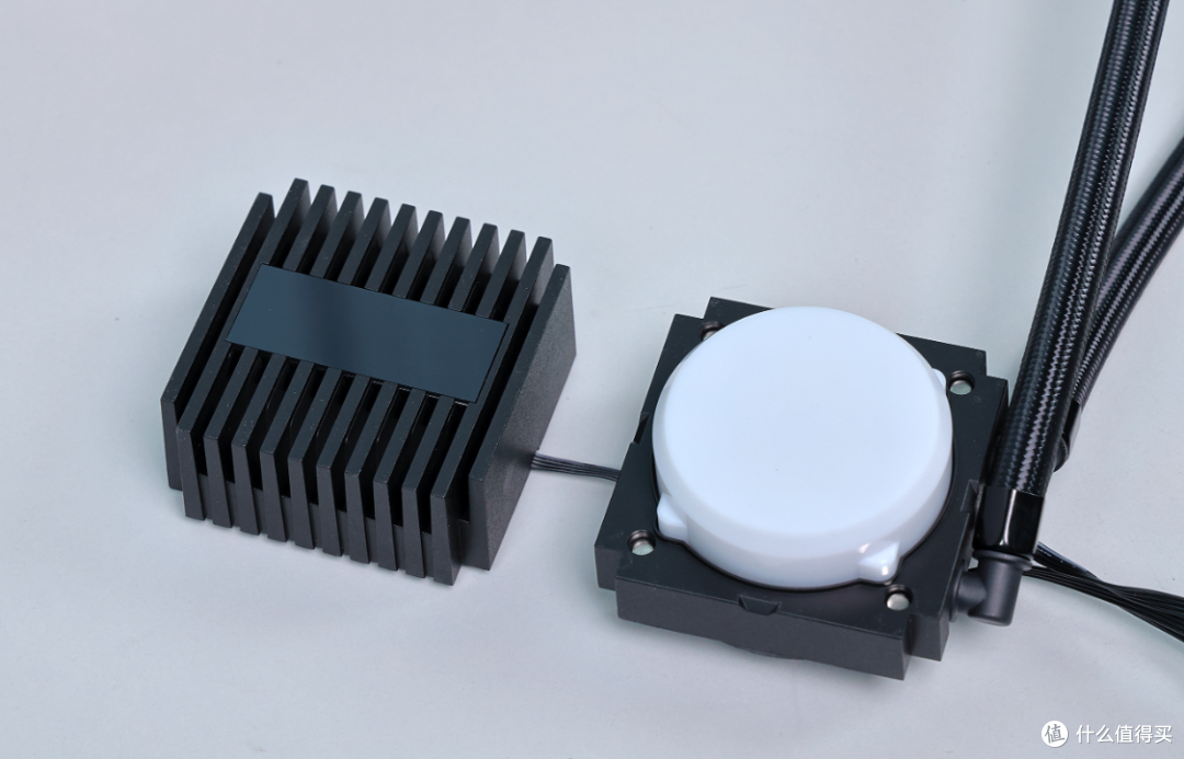 9850X3D+5080星曜+48G内存，预算2.4W+搞定黑色高性能海景房主机