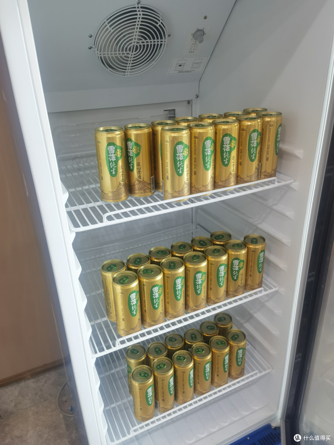 只放了雪花啤酒的冰柜
