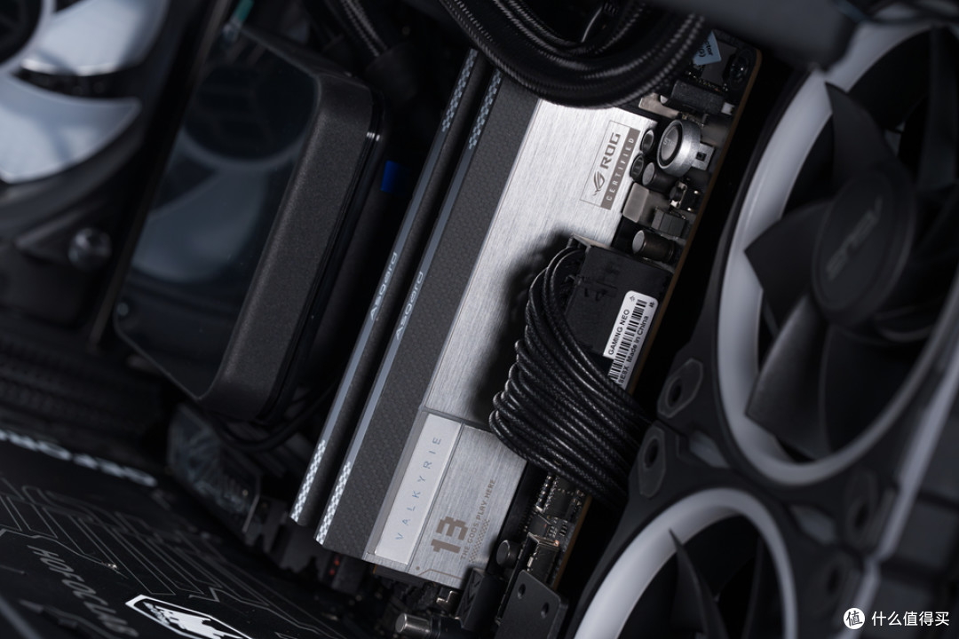 华硕 AP304_ROG X870E-E_阿斯加特女武神&ROG_影驰RTX 5070Ti HOF
