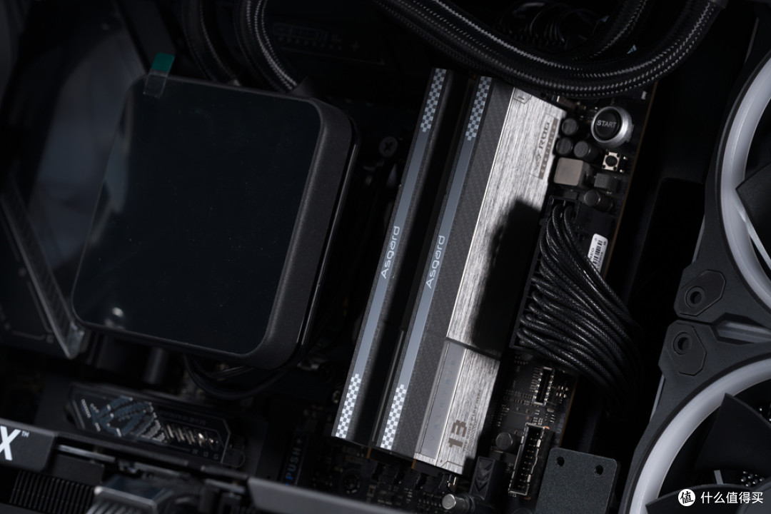 华硕 AP304_ROG X870E-E_阿斯加特女武神&ROG_影驰RTX 5070Ti HOF