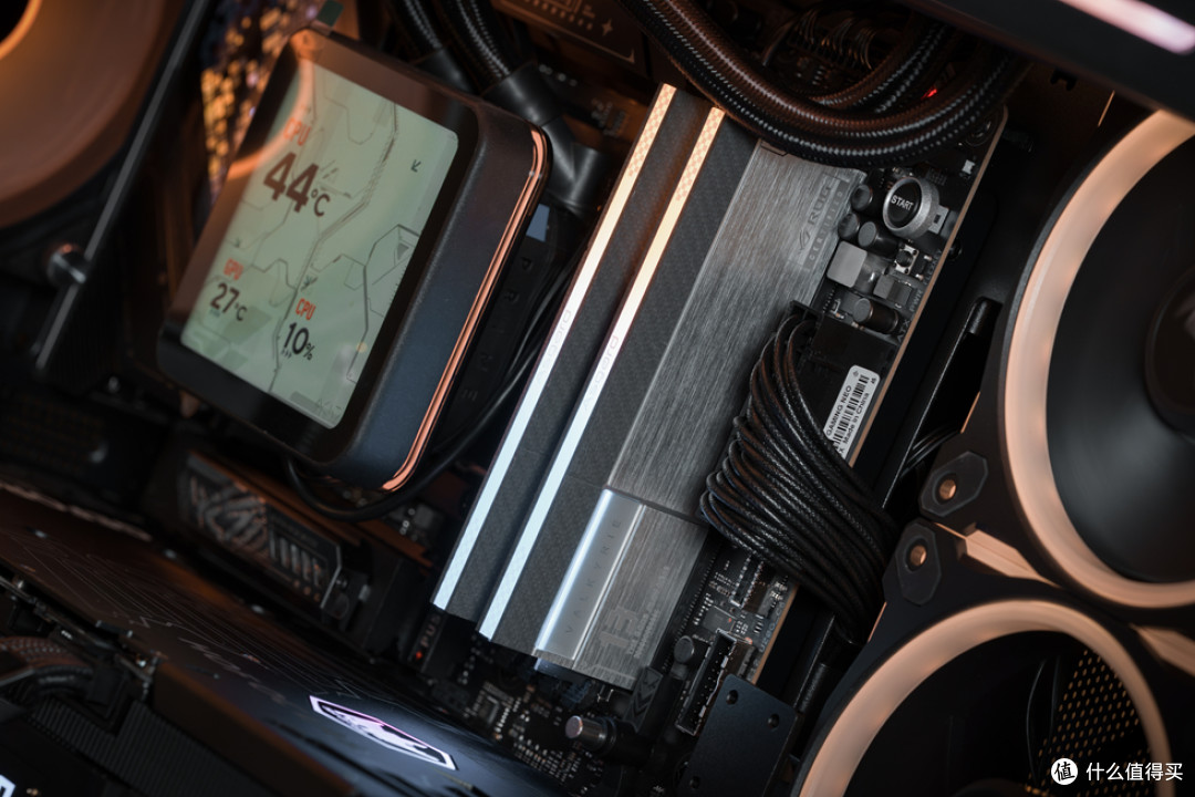 华硕 AP304_ROG X870E-E_阿斯加特女武神&ROG_影驰RTX 5070Ti HOF