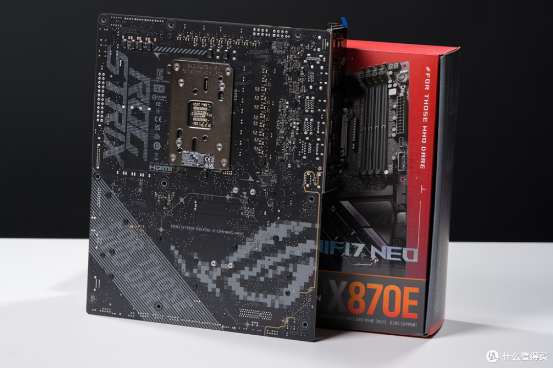 华硕 AP304_ROG X870E-E_阿斯加特女武神&ROG_影驰RTX 5070Ti HOF