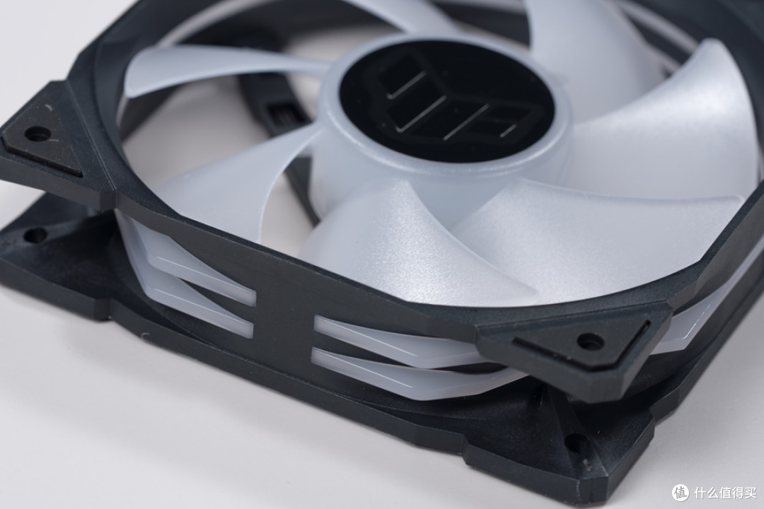 华硕 AP304_ROG X870E-E_阿斯加特女武神&ROG_影驰RTX 5070Ti HOF