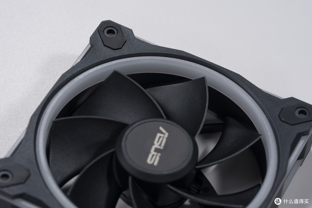 华硕 AP304_ROG X870E-E_阿斯加特女武神&ROG_影驰RTX 5070Ti HOF