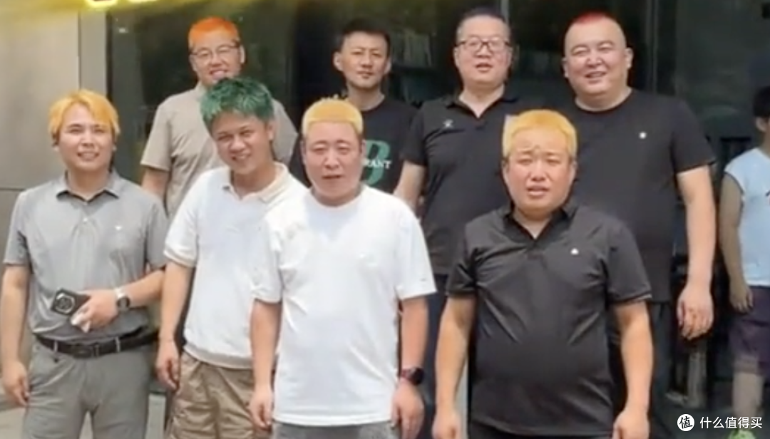 80后老哥集体染黄毛,中年人的叛逆体现在头顶上?(附染发膏推荐)