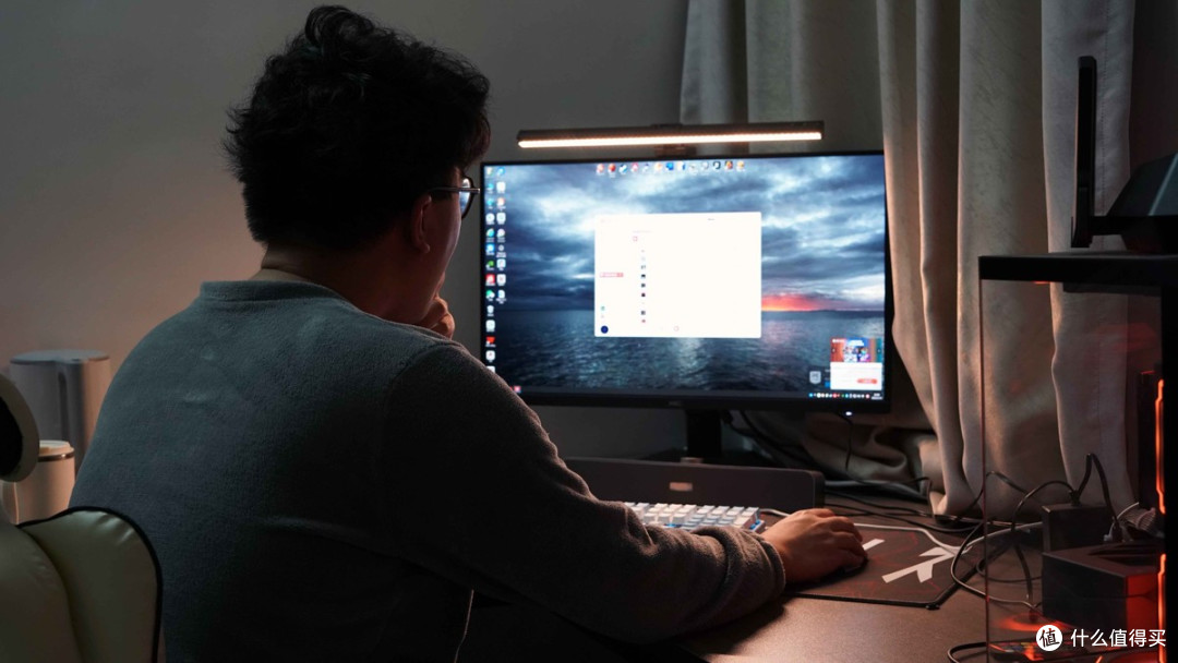 提升桌面幸福感!书客SKR1屏幕挂灯体验,办公学习娱乐都适配